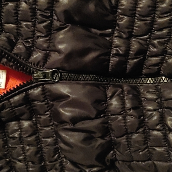 3/$25 OSHKOSH Girl black autumn winter vest, size child 6 - Picture 9 of 11